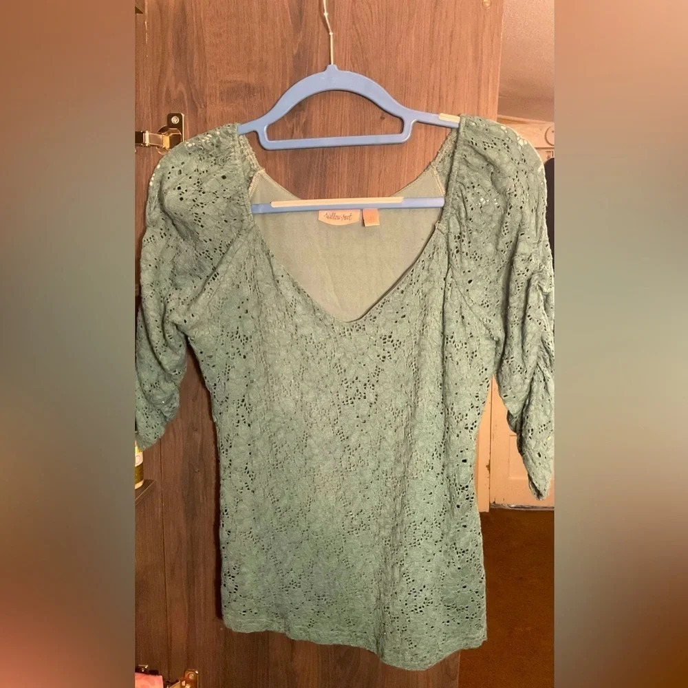 Willow and Root brand from Buckle, Scoop neck with Pretty lace detail. XS